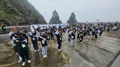 ‘태극 물결 출렁이는 우리 땅 독도’를 밟다