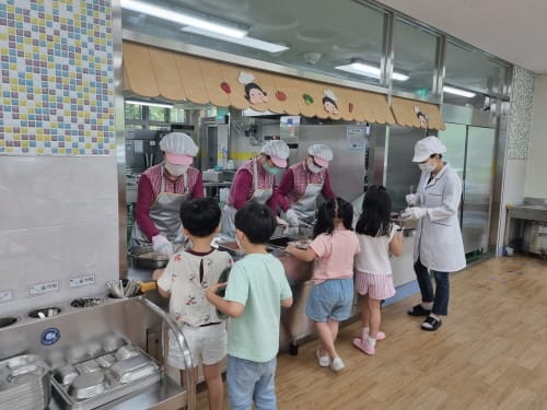 학교 급식실 조리인력 공백, ‘급식비타민’이 채운다!