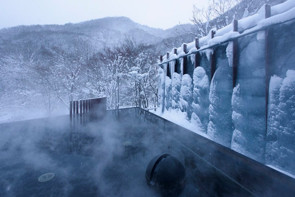 호시노 리조트 오이라세계류 호텔, 겨울 빙하 노천온천 개장