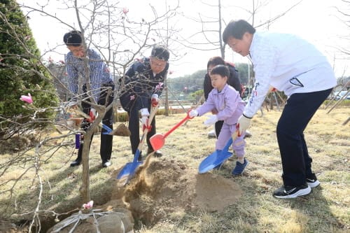 세종시교육청, 기후변화 위기 대응 등 내일을 위한 나무 심기 post image