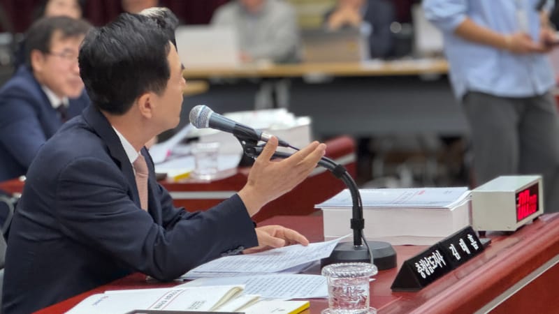 충남도 행안위 국감, 시작부터 설전 끝에 정회… 기싸움으로 얼룩 post image